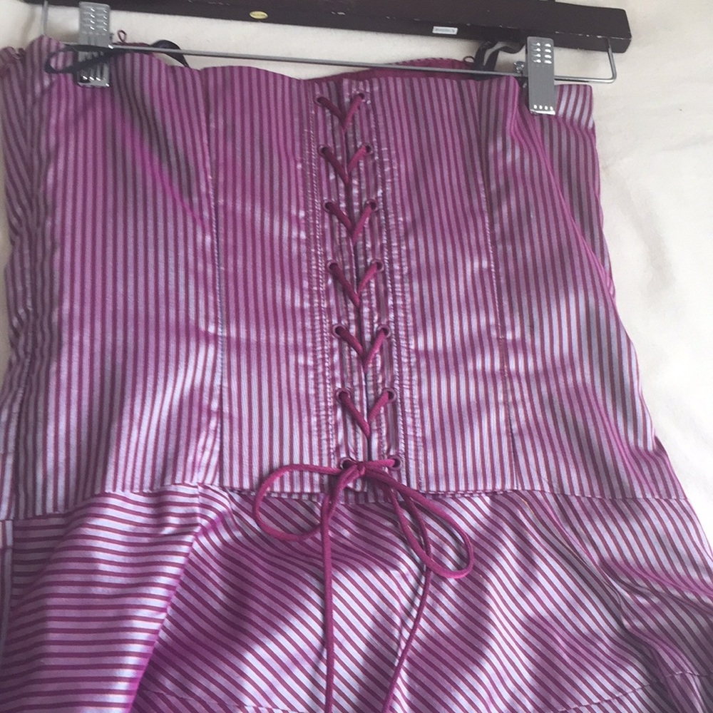 Silk Nicole Miller dress. Below the knee skirt.